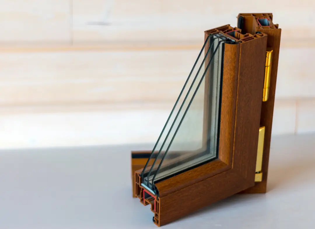 Installation de fenêtre en bois sur mesure Pennautier